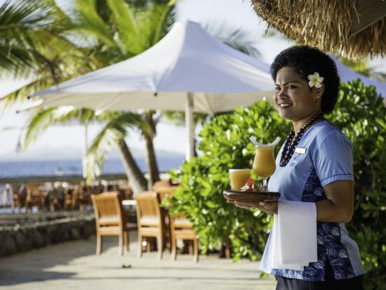 キャスタウェイ・アイランド日帰りツアー　白いパラソルが映える離島　到着したら自由時間＜昼食付き／送迎付き＞