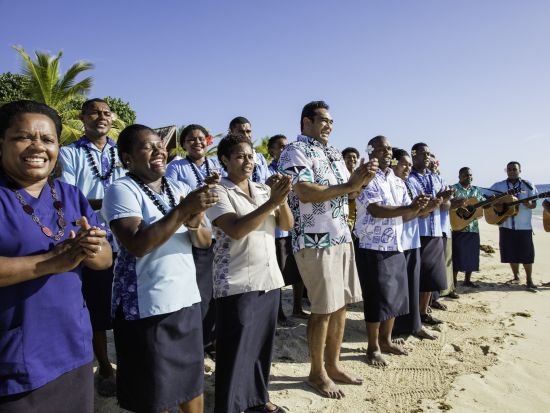 キャスタウェイ・アイランド日帰りツアー　白いパラソルが映える離島　到着したら自由時間＜昼食付き／送迎付き＞