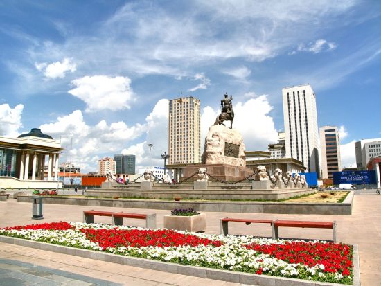 テレルジ国立公園日帰りツアー 乗馬＆遊牧民体験で大自然を満喫！市内観光付きプライベートツアー ＜昼食付き／日本語ガイド／ウランバートル発＞