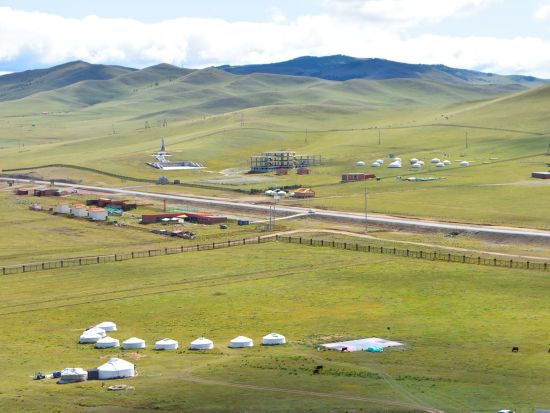 【1泊2日】人気ドラマのロケ地を巡る！テレルジ国立公園＆遊牧民宅訪問＆乗馬体験プライベートツアー＜食事付き／日本語ガイド＞