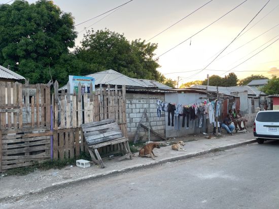 【貸切チャーター】ボブ・マーリーの故郷トレンチタウン周遊ツアー☆スラム街でもガイド同伴で安心＆安全＜約3時間／日本語ガイド／キングストン発＞