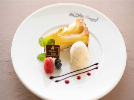 横浜ランチクルーズ マリーンルージュ 海を見ながら船上ランチを楽しむ♪ 選べる2コースをご用意＜赤レンガ倉庫発着＞