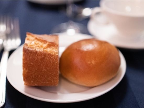 横浜ディナークルーズ マリーンルージュ 海を見ながら船上で豪華ディナーを楽しむ♪  フランス料理フルコース 選べる3コース＜赤レンガ倉庫発着＞