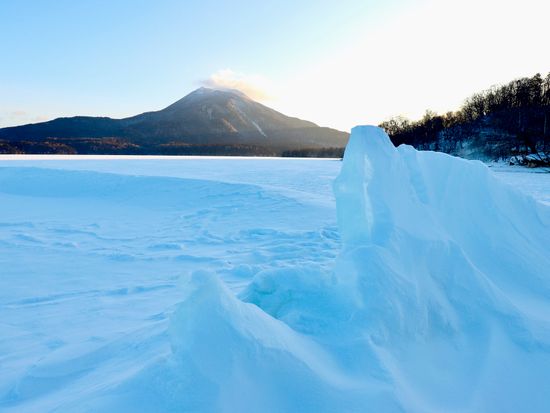 阿寒湖の御神渡りと雄阿寒岳pixta_78953286_M