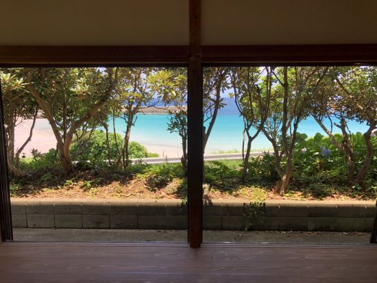 一棟貸しのお宿「KUROYO」目の前は高崎ビーチ！木のぬくもりあふれる空間で贅沢なひとときを堪能 ＜最大5名／福江港から車で約40分／福江島・五島市＞