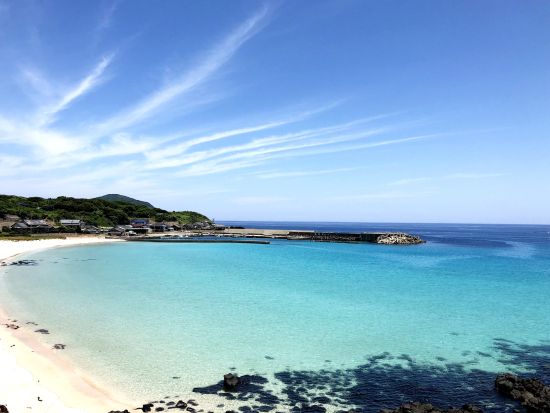 一棟貸しのお宿「KUROYO」目の前は高崎ビーチ！木のぬくもりあふれる空間で贅沢なひとときを堪能 ＜最大5名／福江港から車で約40分／福江島・五島市＞