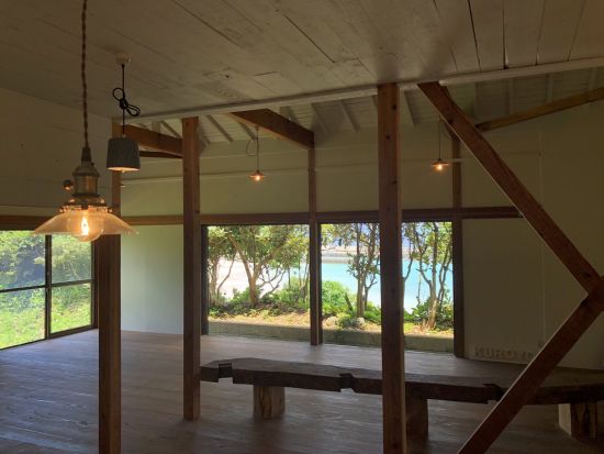 一棟貸しのお宿「KUROYO」目の前は高崎ビーチ！木のぬくもりあふれる空間で贅沢なひとときを堪能 ＜最大5名／福江港から車で約40分／福江島・五島市＞