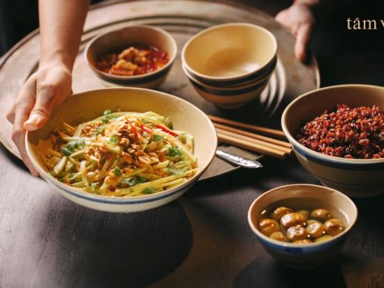 タンロン水上人形劇場＋人気レストラン「Tam vi」または「The East Tonkin」ディナー　＜2等席／選べる公演時間／ハノイ市内ホテル送迎＞