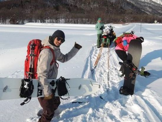 エキスパート向け！富良野の秘密の山バックカントリー　スノーモービルで麓まで牽引しハイクアップ！＜12～4月／上級者向け／富良野＞by登り返し倶楽部