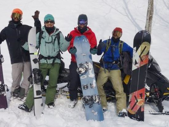 エキスパート向け！富良野の秘密の山バックカントリー　スノーモービルで麓まで牽引しハイクアップ！＜12～4月／上級者向け／富良野＞by登り返し倶楽部