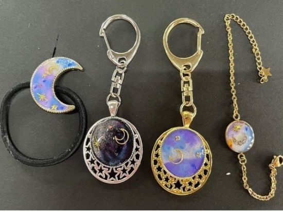 選べるワークショプツアー UVレジン宇宙塗りアクセサリー作り or 手作り望遠鏡＜約1時間／開催場所は3か所から選択可能＞