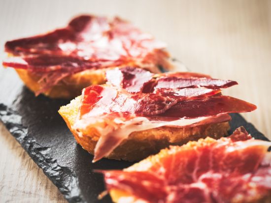 セビリア グルメウォーキングツアー　牛テール煮込みなど名物フードを食べ歩き！ドリンク付＜英語／約3時間＞