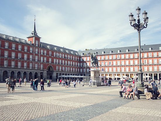 マドリード グルメウォーキングツアー　カラマリサンドにスパニッシュオムレツ、名物フードを食べ歩き！ドリンク付＜英語／約3時間＞