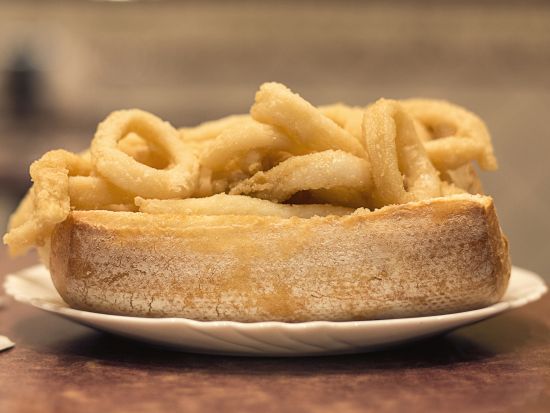 マドリード グルメウォーキングツアー　カラマリサンドにスパニッシュオムレツ、名物フードを食べ歩き！ドリンク付＜英語／約3時間＞