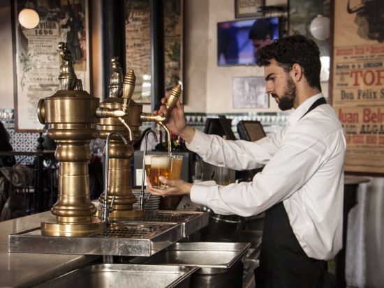 セビリア グルメウォーキングツアー　牛テール煮込みなど名物フードを食べ歩き！ドリンク付＜英語／約3時間＞