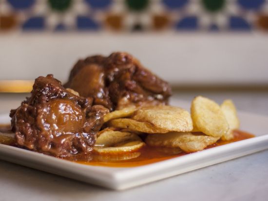 セビリア グルメウォーキングツアー　牛テール煮込みなど名物フードを食べ歩き！ドリンク付＜英語／約3時間＞