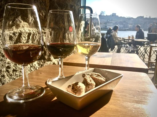 ポルト グルメウォーキングツアー　名物フードを食べ歩き！ドリンク付き＜英語／約3時間＞