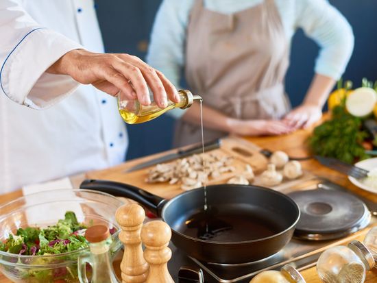 Cooking_class_shutterstock_1101479357