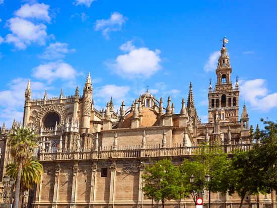 Spain_Seville_Cathedral-of-Seville_shutterstock_520028200