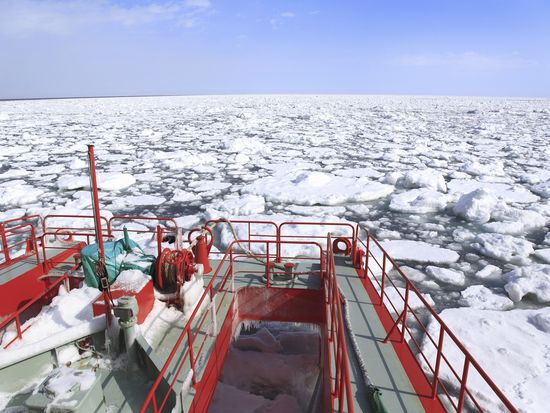 Japan_Hokkaido_GARINKO_Icebreaker_shutterstock_202586986
