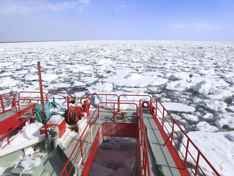 Japan_Hokkaido_GARINKO_Icebreaker_shutterstock_202586986