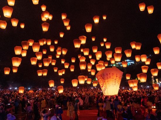 【2026年3月】十分・平渓天燈節(ランタン祭) 鑑賞ツアー 老街散策と旧正月の締めくくりを祝うイベントを楽しむ＜混載／日本語ガイド／1日・午後＞