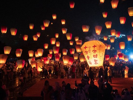 【2026年3月】十分・平渓天燈節(ランタン祭) 鑑賞ツアー 老街散策と旧正月の締めくくりを祝うイベントを楽しむ＜混載／日本語ガイド／1日・午後＞
