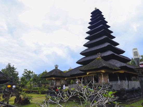バリ島観光ツアー決定版！世界遺産ティルタ・エンプル寺院＆ブサキ寺院＆キンタマーニ高原＆ウルワツ寺院の夕日＆ケチャックダンス ＜貸切／昼食付／日本語ガイド＞