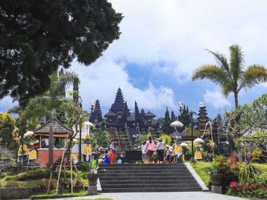 バリ島観光ツアー決定版！世界遺産ティルタ・エンプル寺院＆ブサキ寺院＆キンタマーニ高原＆ウルワツ寺院の夕日＆ケチャックダンス ＜貸切／昼食付／日本語ガイド＞