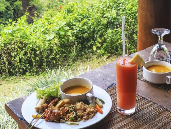 バリ島観光ツアー決定版！世界遺産ティルタ・エンプル寺院＆ブサキ寺院＆キンタマーニ高原＆ウルワツ寺院の夕日＆ケチャックダンス ＜貸切／昼食付／日本語ガイド＞