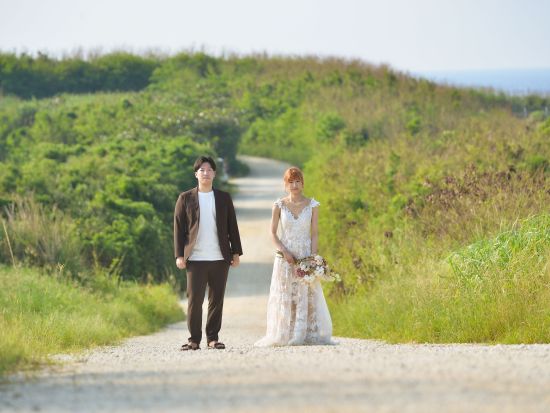 与論島 ウェディングフォト　ご希望のロケーション優先で3,4ヶ所で撮影、レタッチ済みフォト200カット付き by STUDIO CANVAS