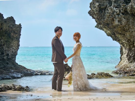 与論島 ウェディングフォト　ご希望のロケーション優先で3,4ヶ所で撮影、レタッチ済みフォト200カット付き by STUDIO CANVAS