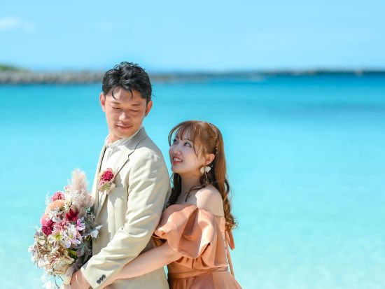 喜界島 ウェディングフォト　ご希望のロケーション優先で3,4ヶ所で撮影、レタッチ済みフォト200カット付き by STUDIO CANVAS