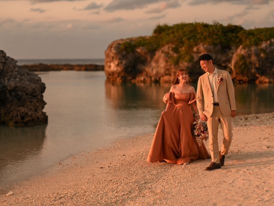 喜界島 ウェディングフォト　ご希望のロケーション優先で3,4ヶ所で撮影、レタッチ済みフォト200カット付き by STUDIO CANVAS