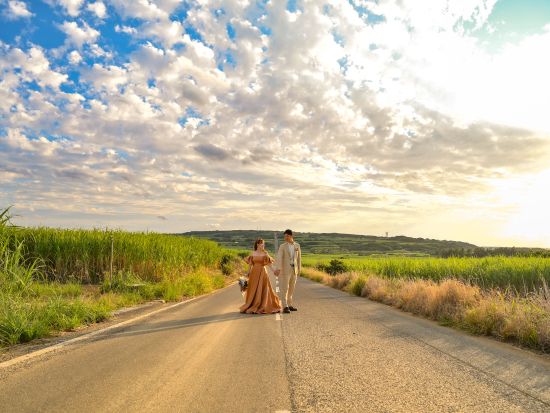 喜界島 ウェディングフォト　ご希望のロケーション優先で3,4ヶ所で撮影、レタッチ済みフォト200カット付き by STUDIO CANVAS