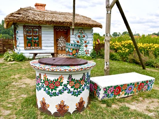 フォトジェニックな花柄の街！ザリピエ村日帰り観光ツアー＜貸切／約7時間／日本語ガイド／クラクフ発＞