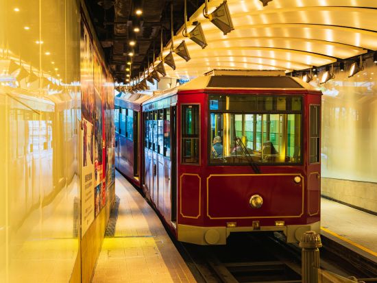 香港ナイトツアー　摩天楼の絶景に感動！ビクトリアピーク夜景観賞＋ピークトラム乗車＜日本語ガイド／トラム乗車券付き＞