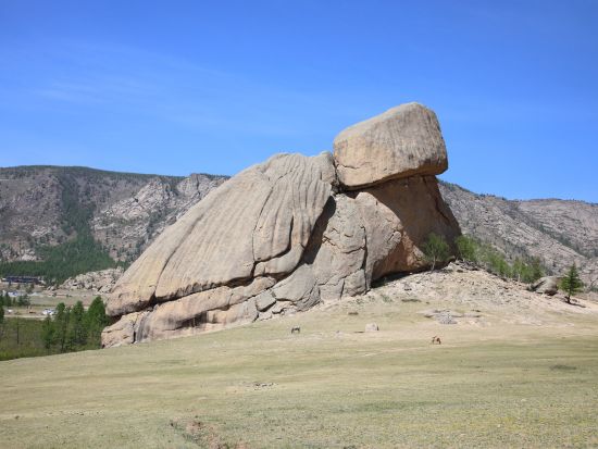 【1泊2日】人気ドラマのロケ地を巡る！テレルジ国立公園＆遊牧民宅訪問＆乗馬体験プライベートツアー＜食事付き／日本語ガイド＞