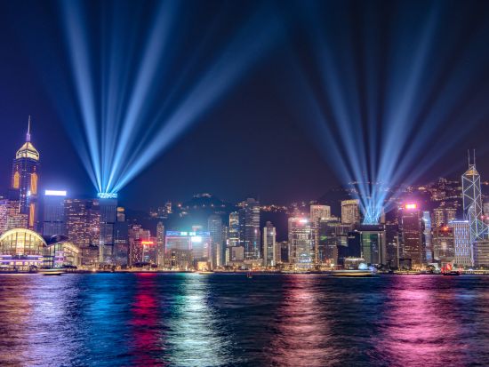 オープントップバス夜景観賞＆シンフォニー・オブ・ライツ＆女人街散策ツアー＊北京ダックディナー付き＜日本語ガイド＞