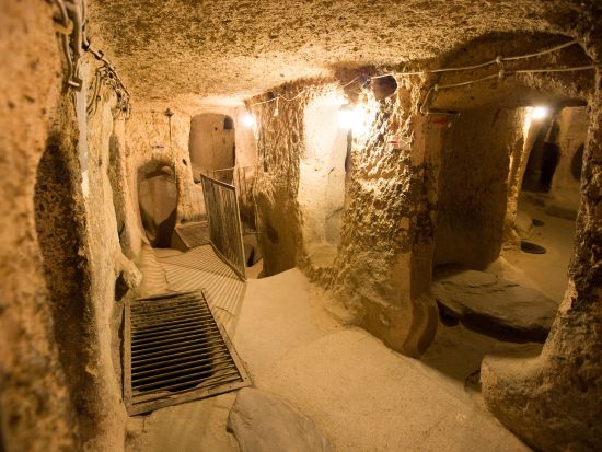 世界遺産カッパドキア1日観光　大自然満喫グリーンツアー　地下都市＋ウフララ渓谷ハイキング　気球付きプランあり＜貸切／昼食付／日本語ガイド／カッパドキア発＞