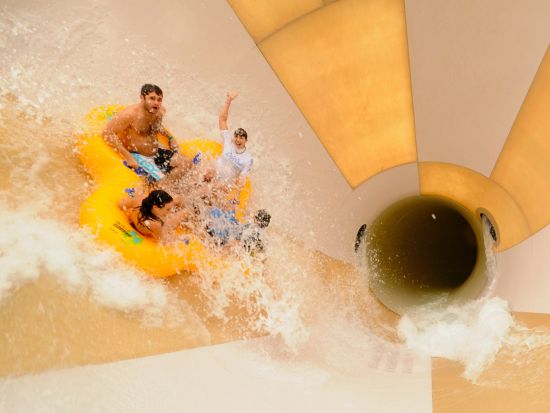 ワイルド・ワディ・ウォーターパーク（Wild Wadi Waterpark）入場チケット予約 *アラブ湾の景色も抜群なウォーターテーマパーク