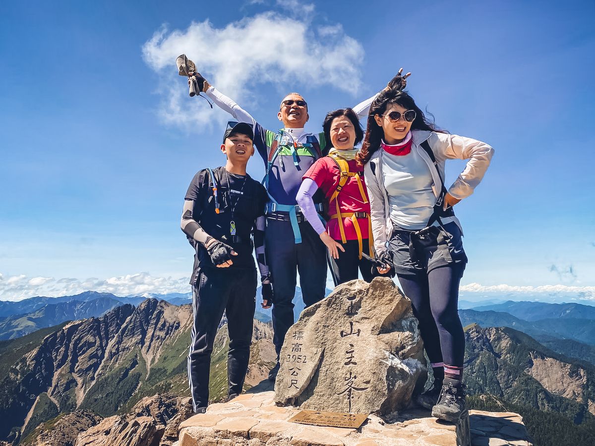 貸切】台湾最高峰・玉山登山ツアー！登山初級者向けルート プロの登山