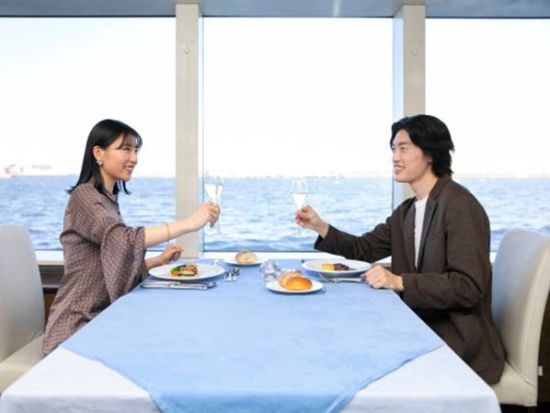 横浜ランチクルーズ マリーンルージュ記念日プラン 海を見ながら船上ランチを楽しむ♪ 選べる2コースをご用意 2名様限定＜赤レンガ倉庫発着＞