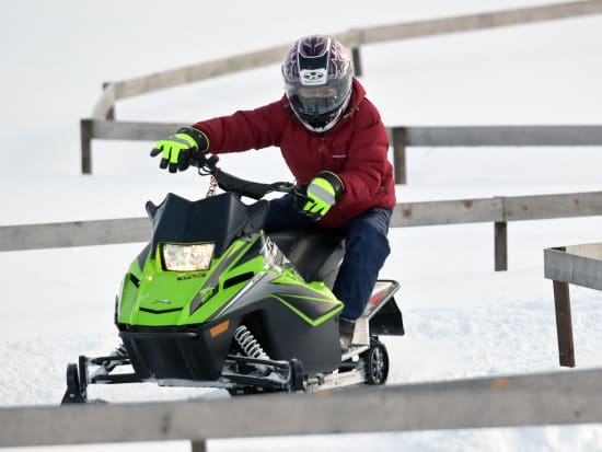 千歳 ATVバギー＆スノーモービル体験　風でキラキラと舞う雪の中を気持ちよく走ろう！ぐねぐねのコースが楽しい♪＜12歳以上1人乗り可！／新千歳空港送迎可＞