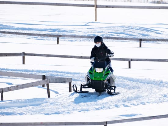 千歳 ATVバギー＆スノーモービル体験　風でキラキラと舞う雪の中を気持ちよく走ろう！ぐねぐねのコースが楽しい♪＜12歳以上1人乗り可！／新千歳空港送迎可＞