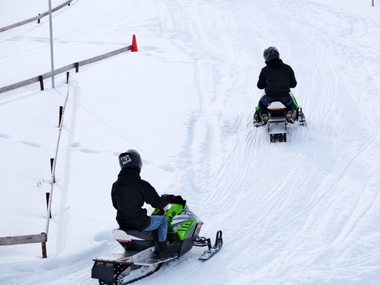 千歳 ATVバギー＆スノーモービル体験　風でキラキラと舞う雪の中を気持ちよく走ろう！ぐねぐねのコースが楽しい♪＜12歳以上1人乗り可！／新千歳空港送迎可＞