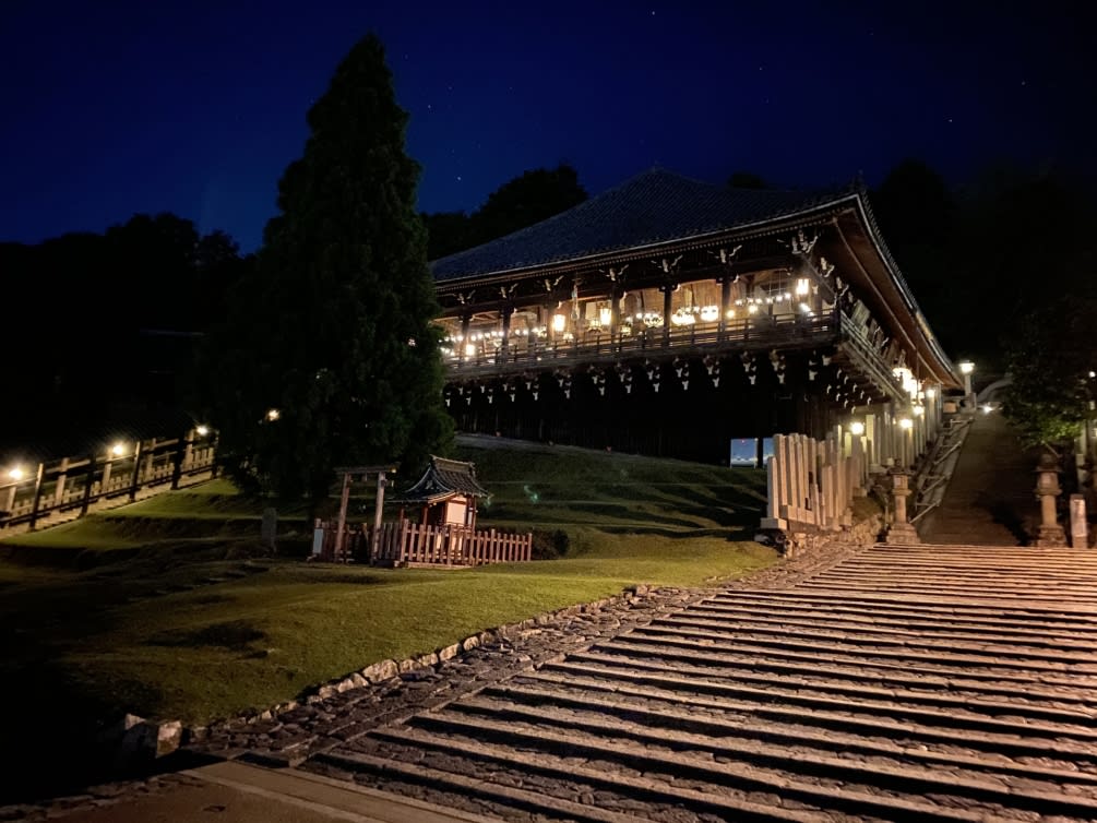 東大寺二月堂の「お水取り」見学ツアー 約1300年続く春迎えの水と炎