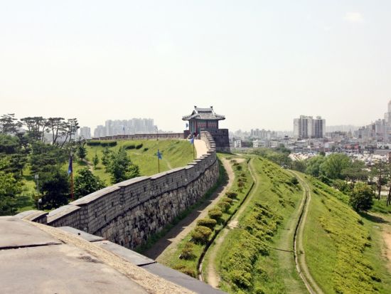  ソウル市内＆水原観光ツアー　世界遺産2か所を半日でさくっと観光！昌徳宮（チャンドックン）＋水原華城＋広蔵市場＜午前／日本語ガイド／貸切プランあり＞
