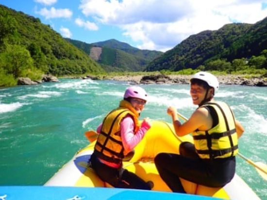 ラフティング半日ツアー 絶景と急流と川遊びを体験！＜午前 or 午後／送迎付きプランあり／四万十川＞