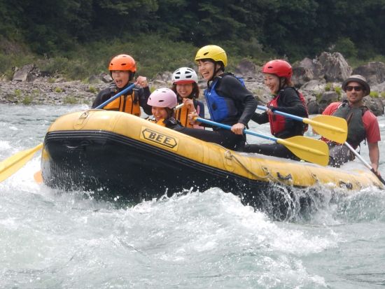 ラフティング半日ツアー 絶景と急流と川遊びを体験！＜午前 or 午後／送迎付きプランあり／四万十川＞
